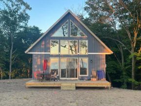 Beautiful Overlooking Shoreline 3BDR Chalet ➠18396